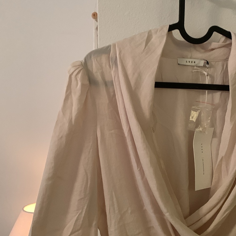Cream wrap blouse - Picture 2 of 4